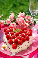 raspberry cake in heart shape