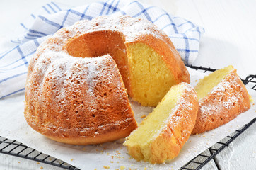 lemon gugelhupf with icing sugar