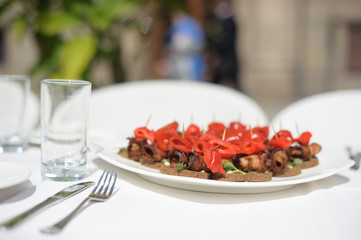 Meals and snacks at the White Street
