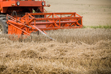 Fototapeta premium cutting mechanism in red harvester