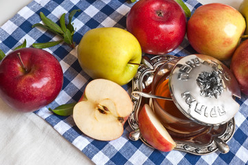 honey with apple for Rosh Hashana