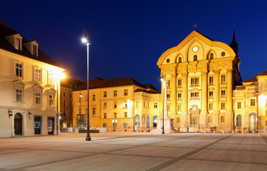Fototapeta na wymiar Kościół Świętej Trójcy, Lublana, Europa