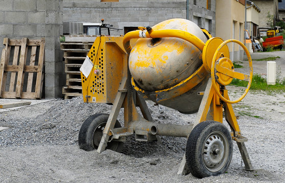bétonnière de chantier jaune,construction