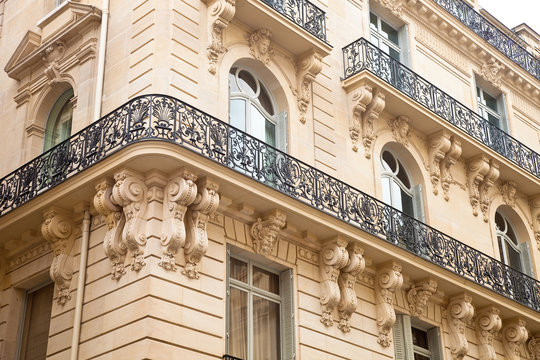 Fototapeta Haus mit Balkon in Paris