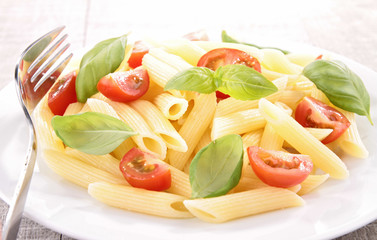 pasta with tomato and basil
