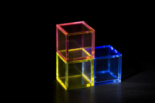 三色の立方体