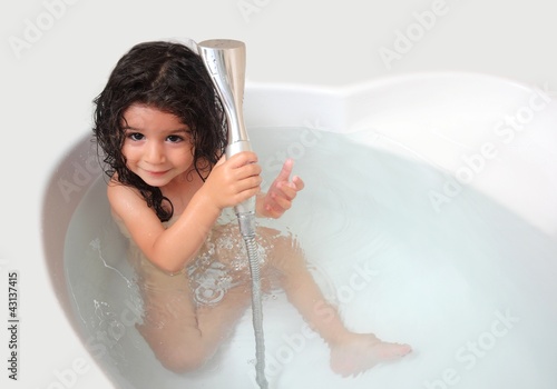 Baby Girl Is Taking Shower In The Bathtub Stockfotos Und Lizenzfreie