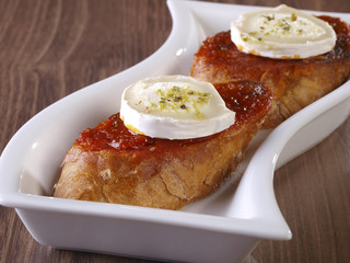 Soft spicy sausage and goat cheese “Montadito”.