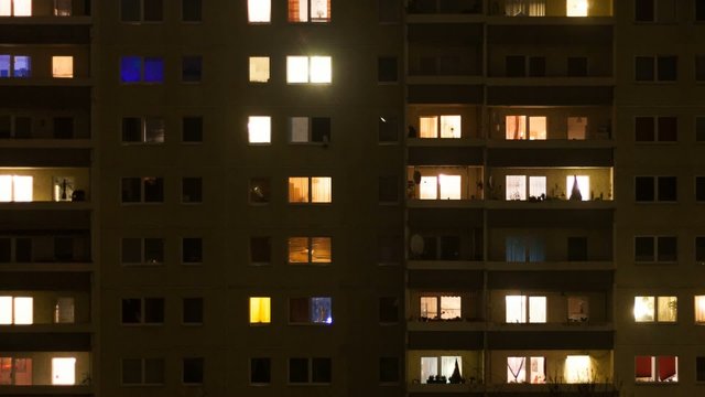 Neubau Zeitraffer bei Nacht