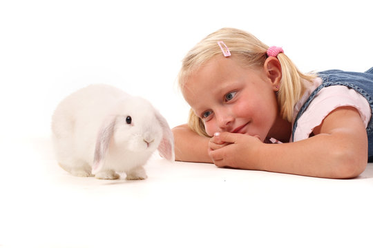 M&auml;dchen mit Hase