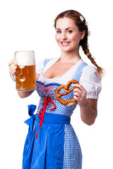 junge brünette Frau im Dirndl mit Masskrug und Brezn