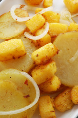 Polenta with fried onions and potatoes 玉米粥与炒洋葱和土豆