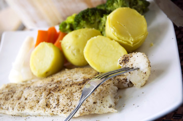 fish on fork put on plate