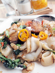 Fried seafood noodles.