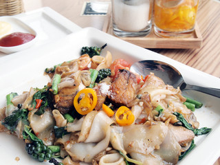 Fried seafood noodles