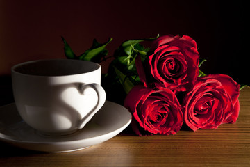 バラとコーヒーカップ