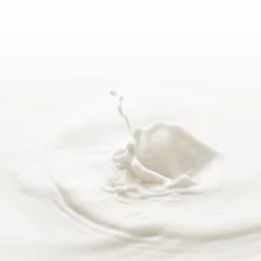 Papier Peint photo Milk-shake Du lait. Modèle pour la chute dans le lait de baie