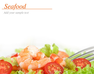 shrimps with salad and tomatoes