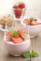 strawberry yogurt with cornflakes and mint