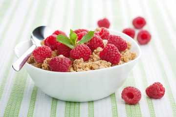 cereal with fresh raspberry
