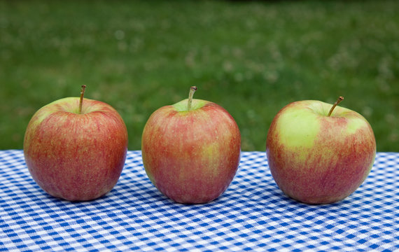 &Auml;pfel II