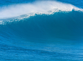 Fototapeta na wymiar Blue Ocean Wave