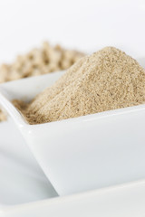 White pepper grain and powder