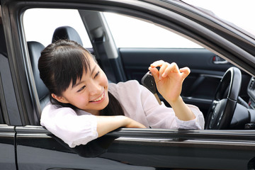 車に乗る女の子