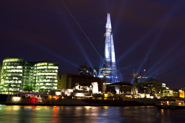 Fototapeta na wymiar Shard Laser Light Show w Londynie