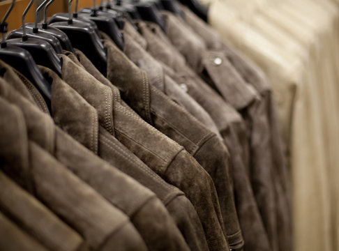 pr&eacute;sentation de veste en daim cuir