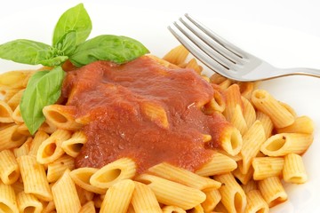 penne with tomato sauce and basil
