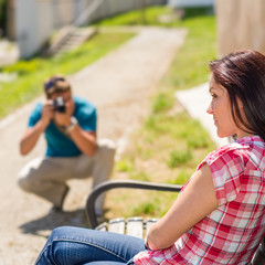 Obraz premium Young man take photo of his girlfriend
