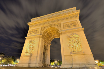 Fototapeta na wymiar Arc de Triomphe nocą