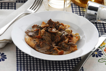 肉类和蘑菇 Meat and mushrooms Carne e funghi 고기와 버섯