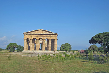 Fototapeta na wymiar wspaniałe starożytne greckie kolumny świątyni bardzo dobrze zachowany