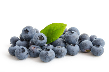 Blaubeeren mit Blatt