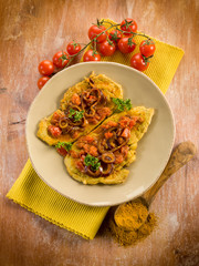 escalope with curry onions and tomatoes