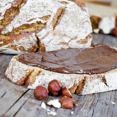 Brot mit Schokoladencreme