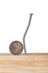 Money, nail and wood board sympolisieren construction costs
