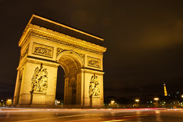 Obraz na płótnie Canvas Paryż nocą