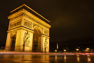 Fototapeta na wymiar The Arc de Triomphe at Night