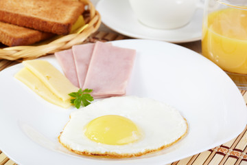 Breakfast. Fried eggs with cheese and ham