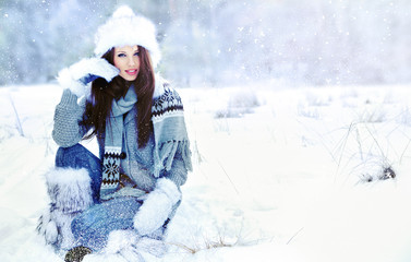 Fototapeta premium Beauty woman in the winter scenery
