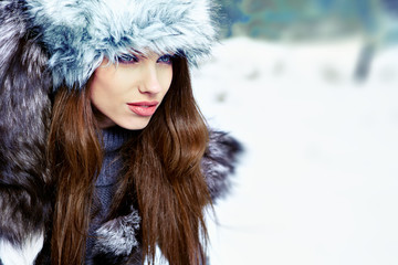 Beauty woman in the winter scenery