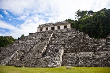 Fototapeta na wymiar Ruiny Majów w miejscu Palenque, Meksyk.