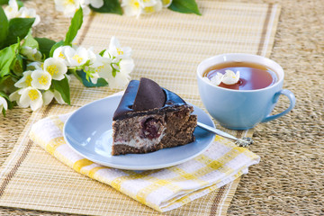 green tea with jasmin and cake