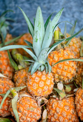Obraz premium Pineapple in market