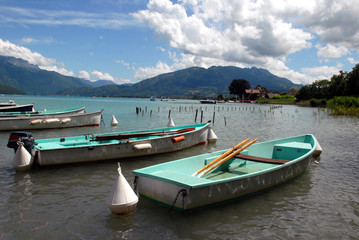 Fototapeta na wymiar łodzi na jeziora Annecy