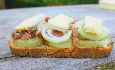 tartine de tartiflette