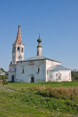Fototapeta na wymiar Saint-Mykolaiv and christmas to the church , city Suzdal, Russia